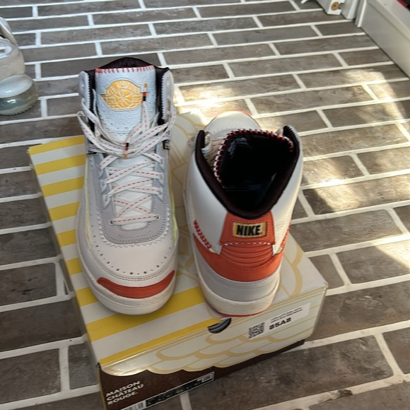 Air Jordan 2 Maison Chateau Rouge - Picture 2 of 4